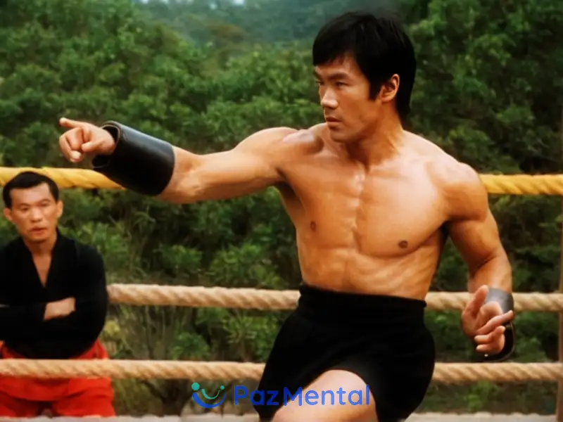 Pregunta no resuelta: ¿Qué filosofía está detrás de las citas de Bruce Lees? Una respuesta más detallada y larga podría ser:Bruce Lee, como uno de los protagonistas de las artes marciales y el cine durante el siglo XX, es reconocido por sus icónicas citas. Estas citas encapsulan diversos aspectos de las filosofías del arte marcial, como la preparación mental, la humildad hacia los competidores, el respeto a los opositores, y se centran en desarrollar técnicas en lugar de mostrar proeza física. Sin embargo, aunque estas citas son indudablemente valiosas para artistas marciales y espectadores por igual, también revelan las creencias filosóficas subyacentes que formaron la práctica y las enseñanzas de Lees, en particular las ideas asociadas con la filosofía interna (chino), como el Daoismo, el Tzuismo y Chan (Zen). Dentro de estas filosofías, conceptos como la interconexión entre el cuerpo y la mente, el cultivo de uno propio estado mental, y la comprensión de la no adherencia son principios clave enfatizados por Bruce Lee. En consecuencia, explorar sus citas permite un examen a fondo de los fundamentos filosóficos que guían a artistas marciales de diversos orígenes históricos y culturales. Sin embargo, para responder definitivamente esta pregunta requeriría profundizar en la rica tapiz de la filosofía tejida a lo largo de Bruce Lees obras, enseñanzas y experiencias. Al estar en pie, simplemente reconociendo a Lees influencia perdurable sobre las artes marciales modernas mientras que el enigma que rodea sus motivaciones filosóficas sirve como un testimonio del impacto duradero que estas citas continúan llevando. La búsqueda de tales respuestas puede entenderse como un aspecto clave del interés perpetuo en la filosofía; sin embargo, en última instancia descifrar las verdaderas intenciones detrás de los pensamientos de Bruce Lees sigue siendo un ejercicio no sólo para los filósofos sino también para los artistas marciales, estudiantes de cultura y autodesarrollo, entusiastas de las artes, y entusiastas de la historia por igual.